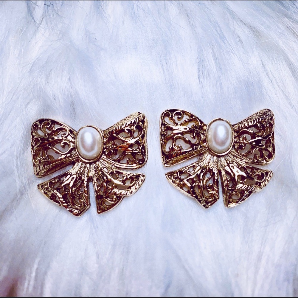 Gorgeous Vintage Bow Earrings 🌼